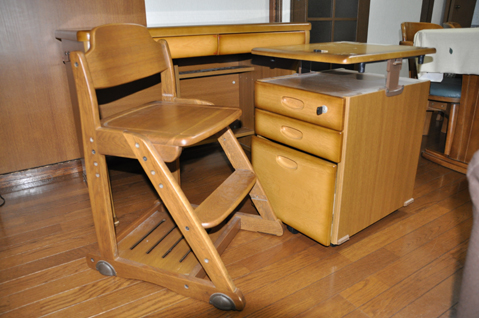 さしあげます：学習机と椅子 « お願いタイガー！